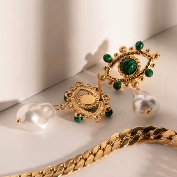 Pearl Eye Malachite Elegant Gold Earrings - Picture 4 of 6